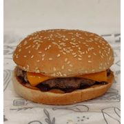 Hambúrguer: 15- Fest Burguer - Hambúrguer Grande (Ingredientes: Bife Bovino Grande, Cheddar, Molho Barbecue, Molho Supremo, Pão)