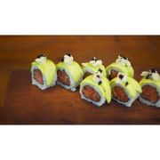 Uramakis: URAMAKI SALMÃO ABACATE - SALMÃO CRU, ABACATE, CREAN CHEESE, CEBOLINHA E GERGELIN