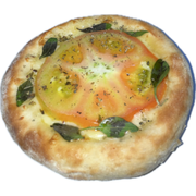 Esfihas: margherita - Esfihas (Ingredientes: mangerição, mussarela, tomate)
