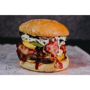 Lanches: 07-Famintos - Lanche (Ingredientes: 2 Ovos, Bacon, Catupiry, Cebola Caramelizada, Cheddar, Hambúrguer 180g, Maionese da Casa, Molho Barbecue, Muçarela, Pão de Brioche, Queijo Prato, Rúcula)