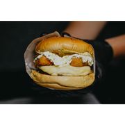 Lanches: Nugget Burguer - Lanche (Ingredientes: 2 Fatias de mussarela, Cream cheese, Hambúrguer 180g, Maionese da Casa, Nugget, Pão de Brioche)