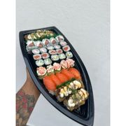 Combinados: Combinado 70 Peças - 10 Uramaki Filadelfia 10 Hossomaki Salmão 10Hossomaki Kani 10Hossomaki Pepino5 Niguiri Salmão 5 Jow Pepino Com Salmão 20 Hot roll