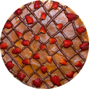 Brood Doces: Doce de Leite, Chocolate e Morangos - Pizza Pré-Assada | Grande (Ingredientes: Doce de Leite, Chocolate ao Leite, Morangos)