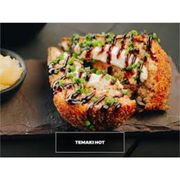 Temakis: TEMAKI HOT SEM ARROZ - Temaki Tradicional (Ingredientes: Cebolinha, Cream Cheese, Empanado e Frito, Gergelim Moído, Molho Tarê, Salmão Grelhado, sem arroz)