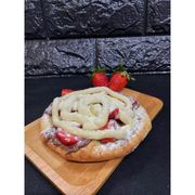 Doces: MORANGO TRUFADO - Esfiha (Ingredientes: Creme de ninho, Leite Ninho em Pó, Morango, Nutella)