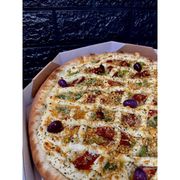 Especiais: BRÓCOLIS ESPECIAL - Pizza (Ingredientes: Alho Frito, Azeitonas, Brócolis, Molho de tomate artesanal, Mussarela, Orégano, Tomate Seco)