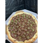 Doces: UVA COM CHOCOLATE - Pizza Doce (Ingredientes: Chocolate Ao Leite, Uva Verde)