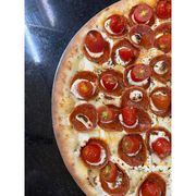 Premium: PEPPERONI PREMIUM - Pizza (Ingredientes: Azeitonas, Cream Cheese, Molho de tomate artesanal, Mussarela, Orégano, Pepperoni, Tomate Cereja)