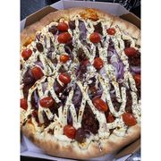 Premium: CARNE SECA PREMIUM - Pizza (Ingredientes: Azeitonas, Carne seca refogada com azeite, alho e pimenta biquinho, Cebola Roxa, Cream Cheese, Molho de tomate artesanal, Orégano, Tomate Cereja)