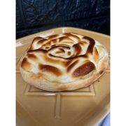 Doces: BANANA NEVADA - Esfiha (Ingredientes: Banana, Canela em Pó, Chocolate Branco Caramelizado)
