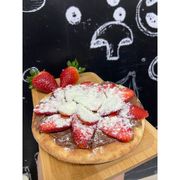Doces: NINHO C/ MORANGO - Esfiha (Ingredientes: Chocolate Ao leite, Leite Ninho em Pó, Morango)