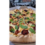 Tradicionais: TOMATE SECO - Pizza (Ingredientes: Azeitonas, Manjericão, Molho de tomate artesanal, Mussarela, Orégano, Parmesão, Tomate Seco)
