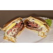Sanduíches: X Egg Calabresa - Hambúrguer (Ingredientes: Pão de Hambúrguer, Carne Caseira, Calabresa, Ovo, Queijo, Alface, Tomate, Cebola, Salada de Repolho, Batata Palha)