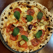 Clássicas: 09 - Citrica - Pizza Grande (8 Fatias 35cm) (Ingredientes: Abacaxi, Hortelã, Muçarela, Orégano, Pepperoni)