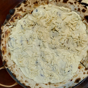 Doces: 48 - Blank - Pizza Grande (8 Fatias 35cm) (Ingredientes: Cobertura de Chocolate Branco, Raspas de chocolate branco)