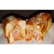 Sanduíches: Kikão - Hambúrguer (Ingredientes: Pão Massa Fina, Salsicha, Molho Vermelho, Salada de Repolho, Queijo Ralado, Batata Palha)