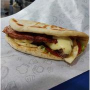 SANDUICHE ARTESANAL: CHIBATADA - SANDUICHES ARABE (Ingredientes: ALFACE, BACON 2 TIRAS, CARNE ARTESANAL 150g, MOLHO ESPECIAL, MUSSARELA, OVO, TOMATE)
