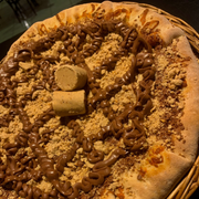 Doces: Chocolate com Paçoca - Pizza Pequena 55,00 (Ingredientes: Chocolate, Chocolate ao Leite, Creme de Leite, Mussarela, Paçoca de amendoim)
