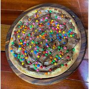 Doces: Pizza de M&M - Pizza Média (Ingredientes: Chocolate, M&M)