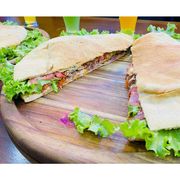 Beirute: ATUM - Beirute (Ingredientes: Alface, Atum, Catupiry, Ovo, Pão sírio, Tomate)