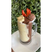 Sobremesas: Taça Nutella - Sobremesas (Ingredientes: Açaí, Chantilly, Creme Laka, Ferrero rocher, Morango, Nutella)