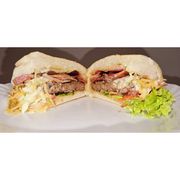 Sanduíches: X Bacon - Hambúrguer (Ingredientes: Pão de Hambúrguer, Carne Caseira, Bacon, Queijo, Alface, Tomate, Cebola, Salada de Repolho, Batata Palha)