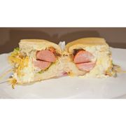 Sanduíches: X Hot Dog - Hambúrguer (Ingredientes: Pão Massa Fina, Salsicha, Queijo, Alface, Tomate, Cebola, Salada de Repolho, Batata Palha)