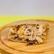 Pastéis Especiais: Frango Gourmet - Pastel G (Ingredientes: Frango, Cheddar, Peito de Peru, Milho, Cebola Caramelizada)