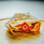 Pastéis Doces: Gramado - Pastel G (Ingredientes: Chocolate, Queijo, Banana, Morango)