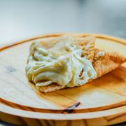 Pastéis Especiais: Minas Gerais - Pastel G (Ingredientes: Mussarela, Cream Cheese, Requeijão)