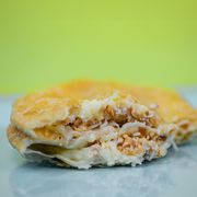 Pastéis Doces: Pé de Moça - Pastel G (Ingredientes: Brigadeiro de Ninho, Amendoim, Coco Ralado)