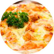 Tradicionais: Frangalho - Pizza MEDIA (Ingredientes: Alho, Frango, Molho de Tomate, Mussarela, Orégano)