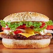 Lanche: Xis Salada - Lanche (Ingredientes: Alface, Batata Palha, Ervilha, Hamburguer 90g, Milho, Pão Fresquinho, Presunto, Queijo, Tomate)