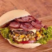 Lanche: Xis Calabresa - Lanche (Ingredientes: Alface, Batata Palha, Calabresa, Ervilha, Hamburguer, Milho, Pão, Presunto, Queijo, Tomate)