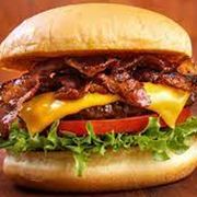 Lanche: Xis Bacon - Lanche (Ingredientes: Alface, Bacon 125g, Batata Palha, Ervilha, Hamburguer 90g, Milho, Pão, Presunto, Queijo, Tomate)