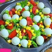 Porções: Porção de Saladas - Grande (Ingredientes: Alface, Cebola, Ovo de codorna, Palmito, Pepino, Tomate)