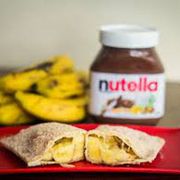 Pastel: Pastel de Nutella com Banana - Pastel Doce (Ingredientes: Banana, Nutella)