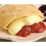 Pastel: Pastel Romeu e Julieta - Pastel Doce (Ingredientes: Goiabada, Queijo)