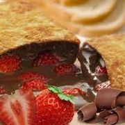 Pastel: Pastel Sensação - Pastel Doce (Ingredientes: Chocolate ao Leite, Morango)
