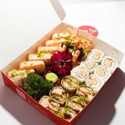 Combinados: 02 - Combinado Promocional de Terça, com 22 Peças Especiais + Guaraná Lata - 6 Uramaki Filadelfia, 6 Hot Roll clássico, 2 Joe Maçaricado, 2 Joe salmão Maçaricado ebi, 6 batera Maçaricado.