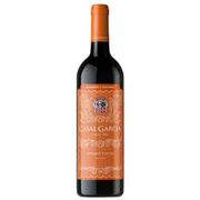 Vinhos: Vinho Casal Garcia Vinho Tinto 750ml (Laranja) - Um vinho tinto jovem de aroma frutado, de corpo elegante e macio, com uma frescura única tão característica do perfil dos vinhos Casal Garcia. Aroma fresco e frutado, com predominância de notas de fruta vermelha madura e nuances de baunilha.