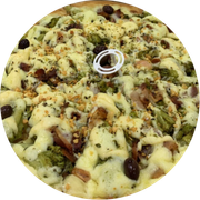 Tradicionais: Brócolis Coberto Com Mussarela - Pizza Grande (Ingredientes: Alho Frito, Azeitonas, Bacon, Brócolis, Coberto Com Mussarela, Orégano)