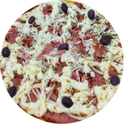 Tradicionais: Calabresa Coberta Com Catupiry - Pizza Grande (Ingredientes: Azeitonas, Calabresa Fatiada, Cebola, Coberta Com Catupiry, Orégano)