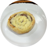 Esfihas Salgadas: Carne com Catupiry - Esfiha (Ingredientes: Carne Temperada, Coberto Com Catupiry)