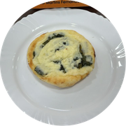 Esfihas Salgadas: Escarola com Catupiry - Esfiha (Ingredientes: Bacon, Catupiry, Escarola Temperada)