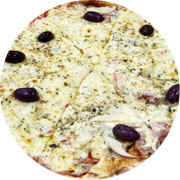 Tradicionais: À Moda - Pizza Grande (Ingredientes: Alcaparras, Azeitonas, Mussarela, Orégano, Palmito, Pimentão, Presunto)