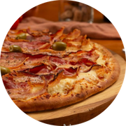 FRANGO: 22 - Frango Bacon - Pizza Grande (Ingredientes: Azeitonas, Bacon, Catupiry, Frango Desfiado, Molho, Mussarela, Orégano)