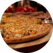 CARNE: 42 - Filé ao Alho - Pizza Grande (Ingredientes: Alho Frito, Azeitonas, Catupiry, Filé Mignon, Molho, Mussarela, Orégano)
