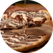 DOCES: 61 - Dois Amores - Pizza Grande (Ingredientes: Chocolate ao Leite, Chocolate Branco)