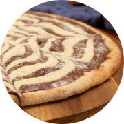 DOCES: 68 - Ninhotella - Pizza Grande (Ingredientes: creme de avela, Creme de Leite Ninho, leite ninho em pó)